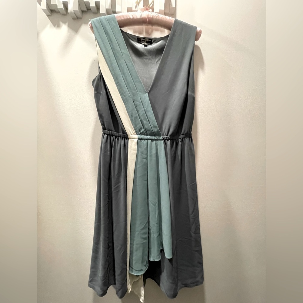 Women’s mid-length size M dress